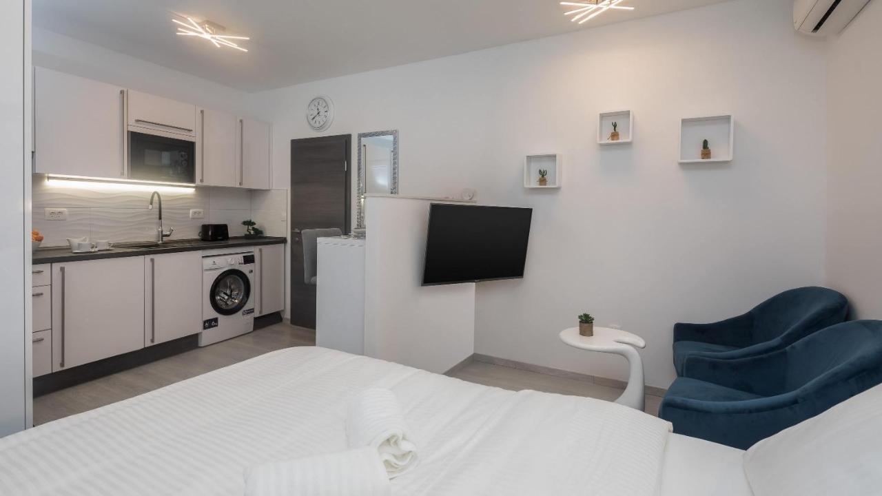 Luxury Studios & Rooms Seven Split Exterior photo