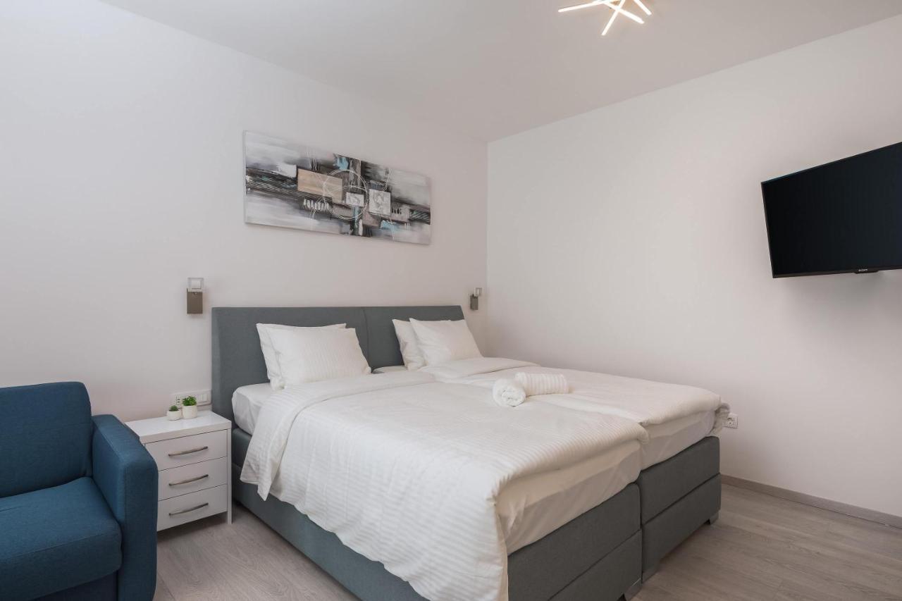 Luxury Studios & Rooms Seven Split Exterior photo