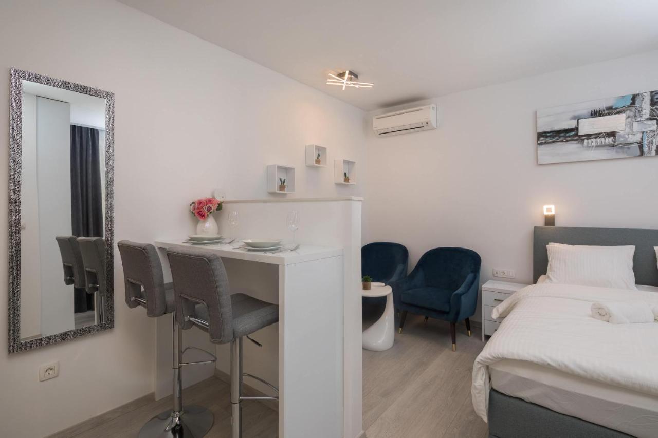 Luxury Studios & Rooms Seven Split Exterior photo