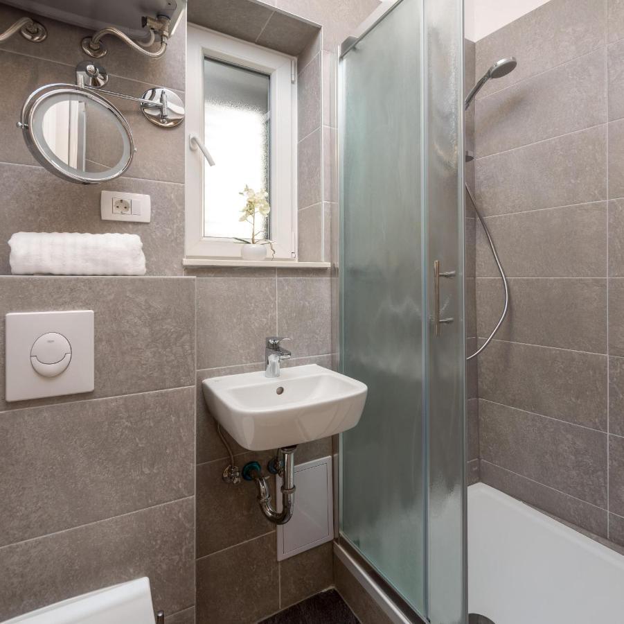 Luxury Studios & Rooms Seven Split Exterior photo