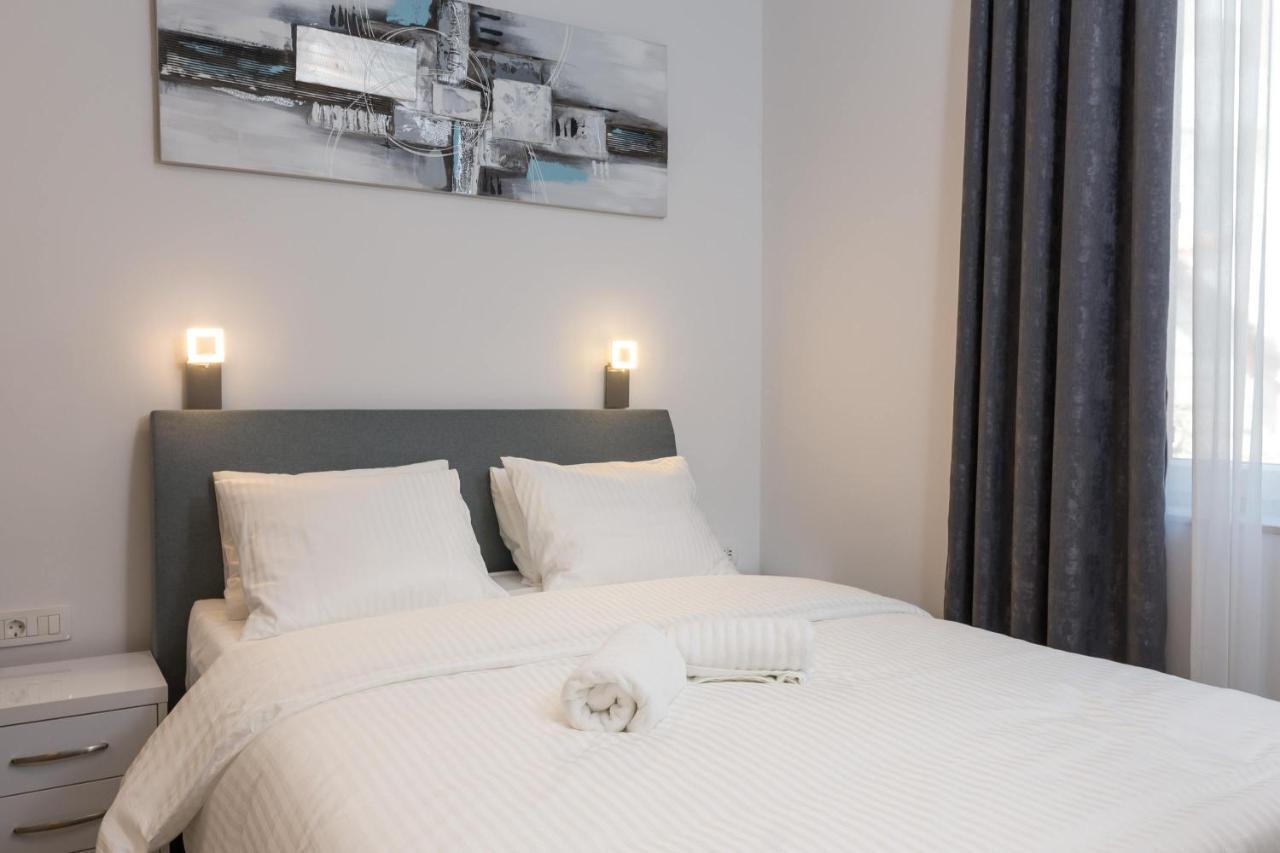 Luxury Studios & Rooms Seven Split Exterior photo